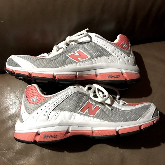 New Balance -Used -Very Good - Picture 1 of 3